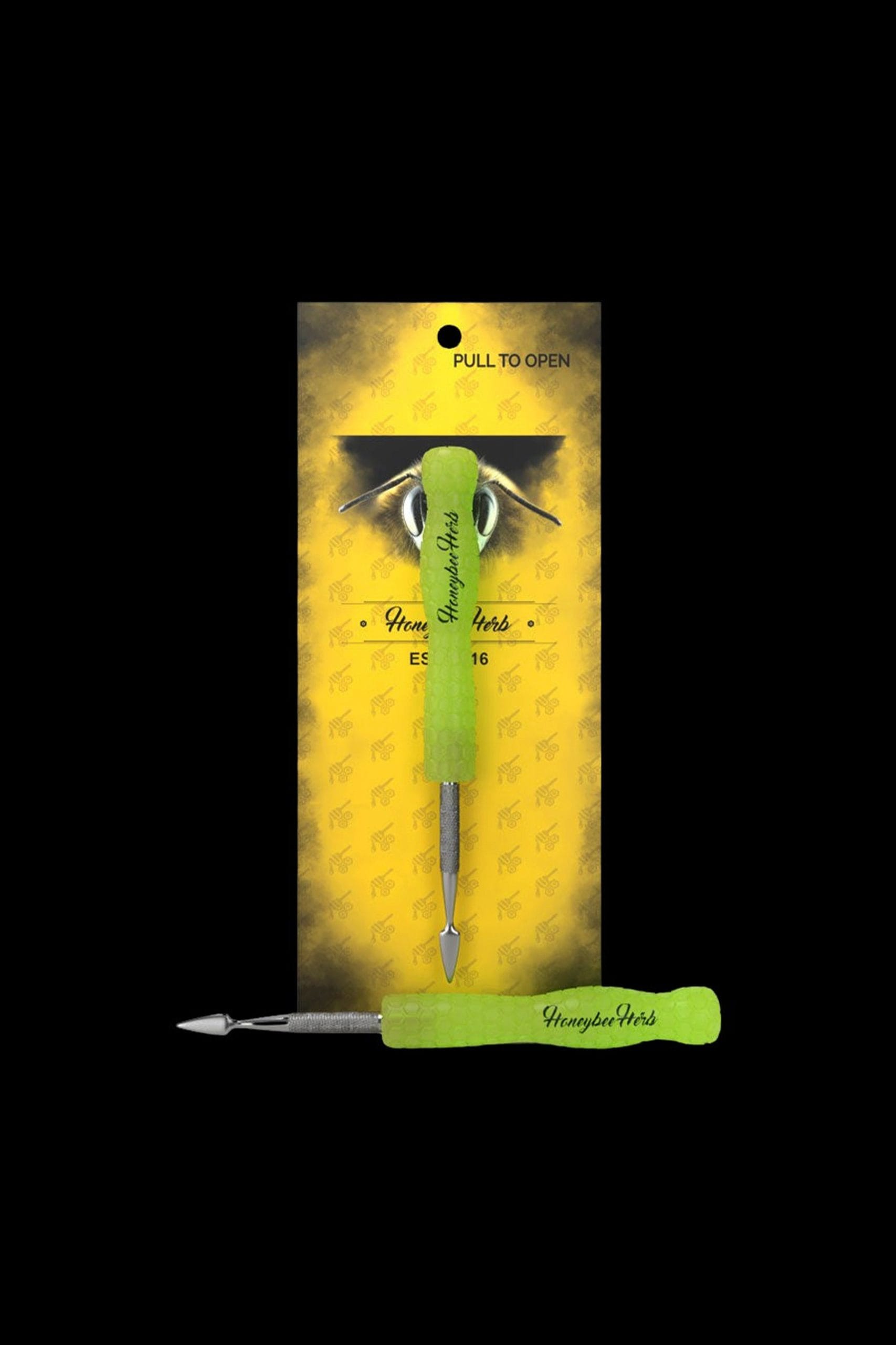 p green resin honeycomb handle steel spearhead glow in dark dabber 71eb1aa8 7413 4f3b a884 2301fd4a0d4f scaled