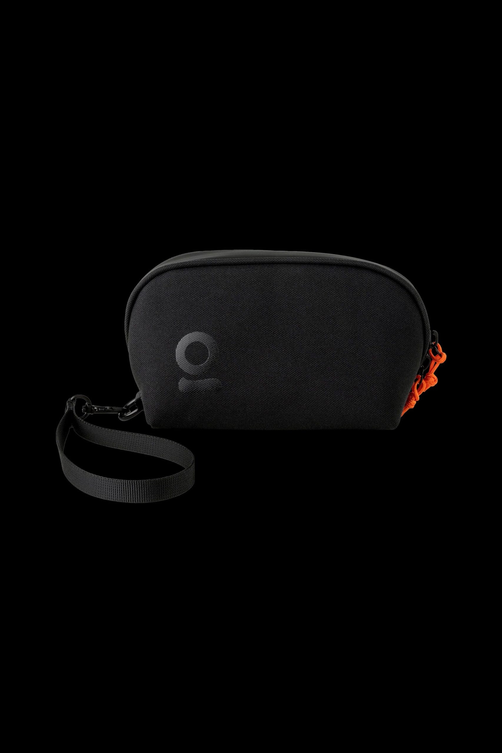 Wrist Bag 01 2000x a238185a f243 4afb b164 9800b3e3e793 scaled